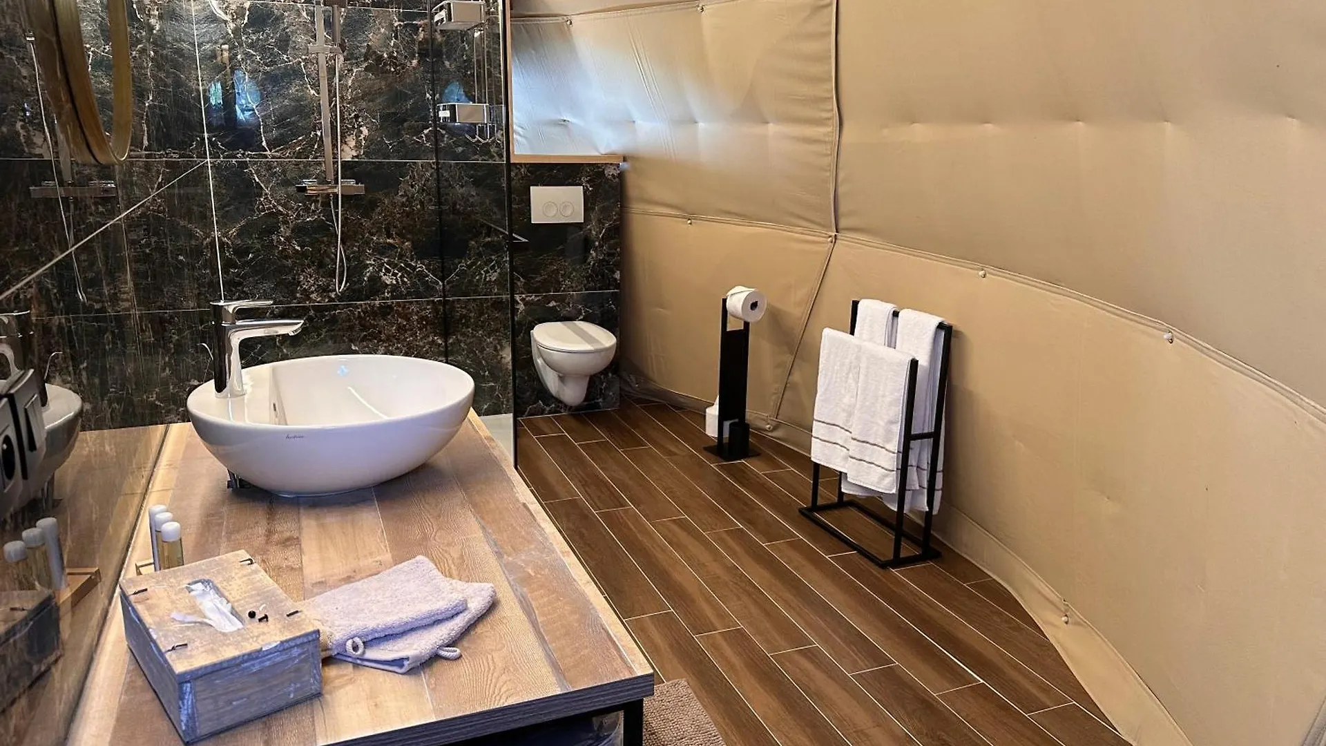 Hotel Id Glamping De Coude Scheure Middelkerke 0*,